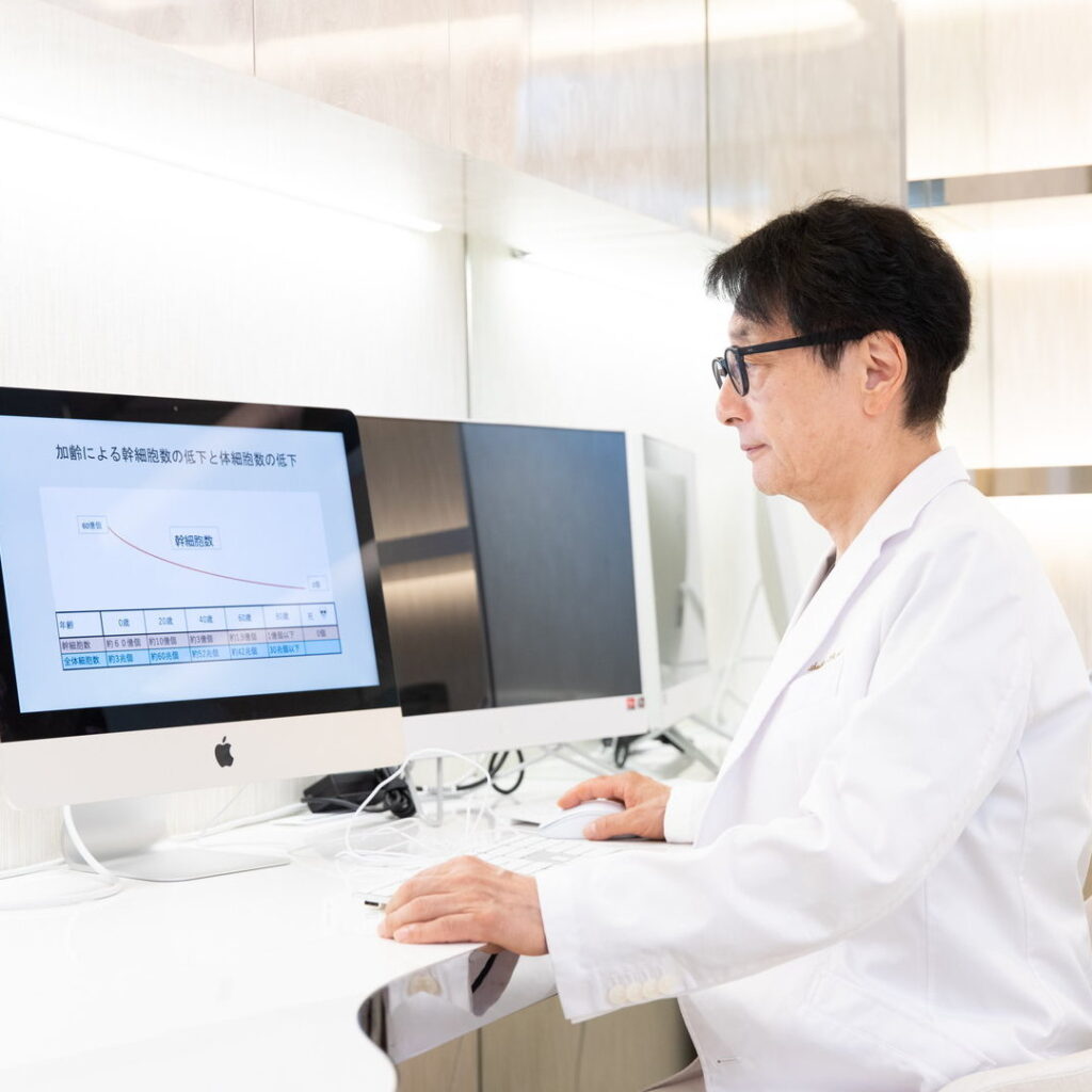 経過観察をしている医師