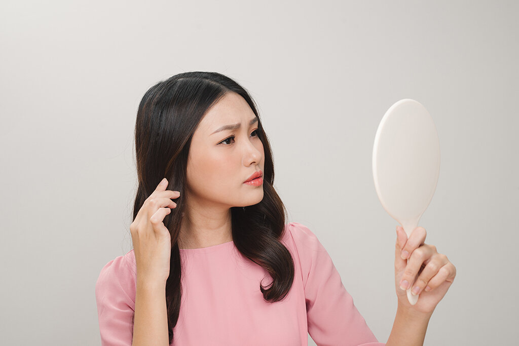 他院で行ったフェイリフト手術の結果が全く効果がなかった!そればかりか、手術後の傷跡がすごく目立ってしまった!