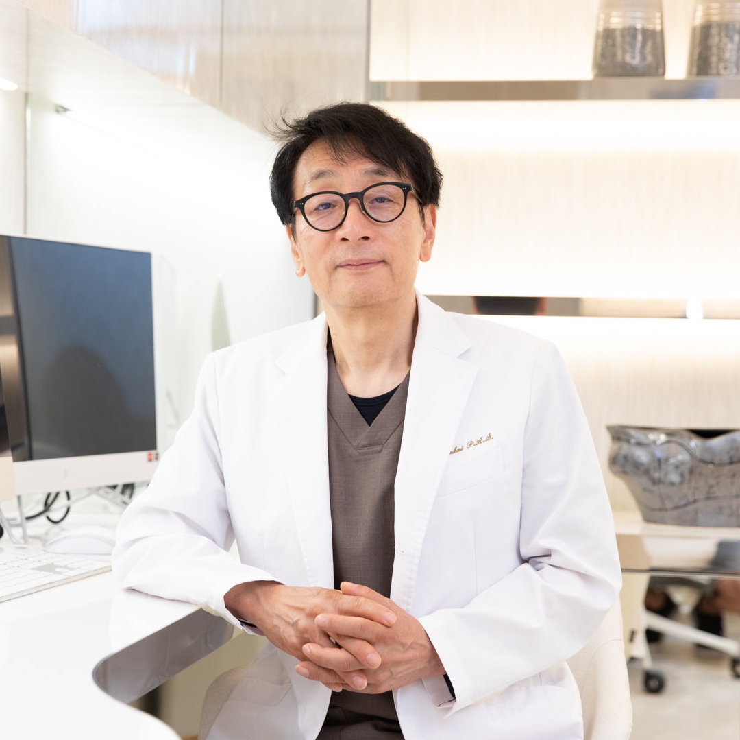 頬骨削り手術の名医酒井医師