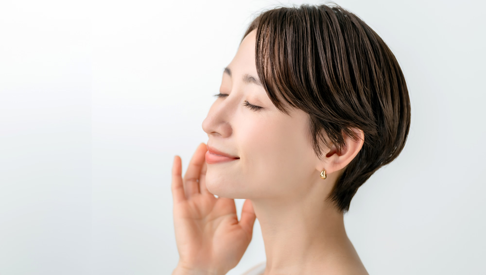 フェイスリフトを受けた女性のイメージ