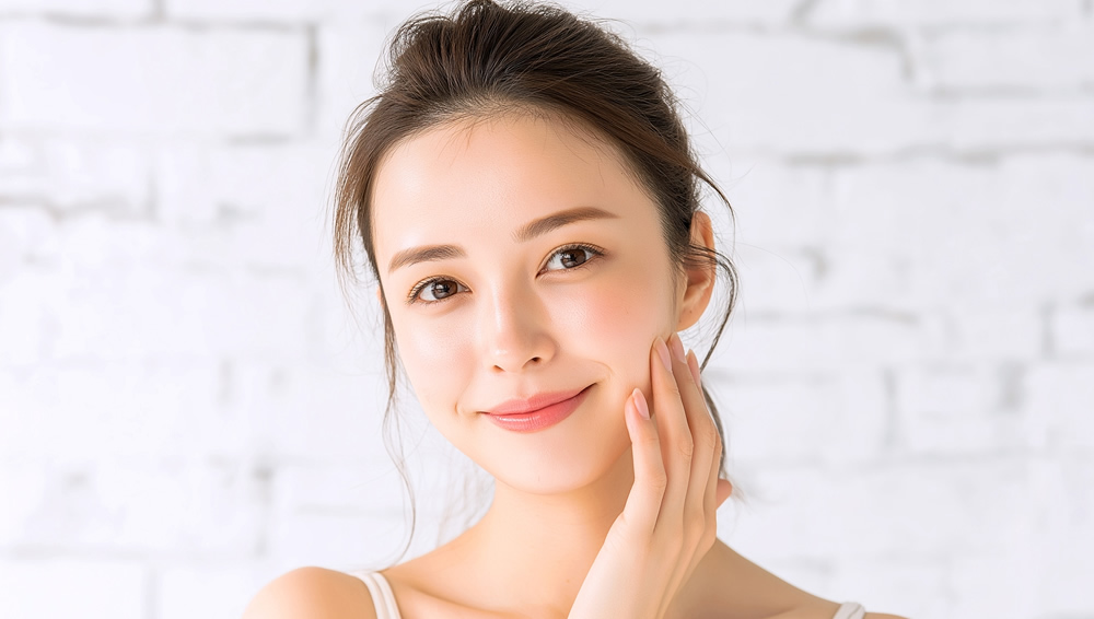 輪郭3点を受けた女性