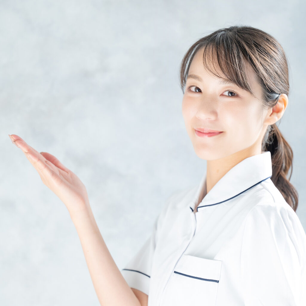 陥没乳頭手術は「名医選び」が重要な理由を説明している看護師